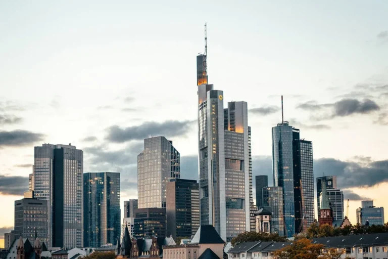 Skyline von Frankfurt am Main als Bild für den Eintritt in den deutschen Markt